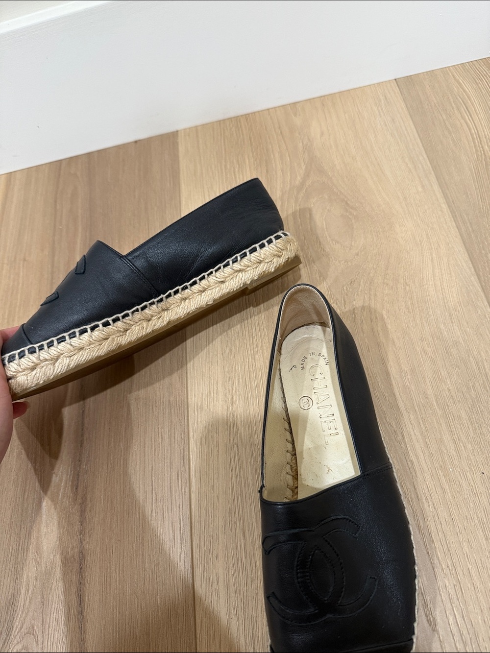 CHANEL Black Leather Espadrille Flats with CC Logo - Picture 3 of 3